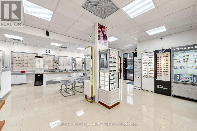 8181 YONGE STREET, Markham (Royal Orchard), Ontario, L3T2C6