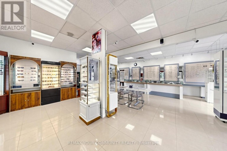 8181 YONGE STREET, Markham (Royal Orchard), Ontario, L3T2C6