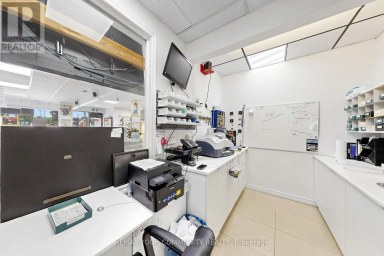 8181 YONGE STREET Markham (Royal Orchard) Ontario photo 21
