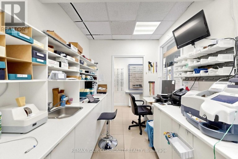 8181 YONGE STREET, Markham (Royal Orchard), Ontario, L3T2C6