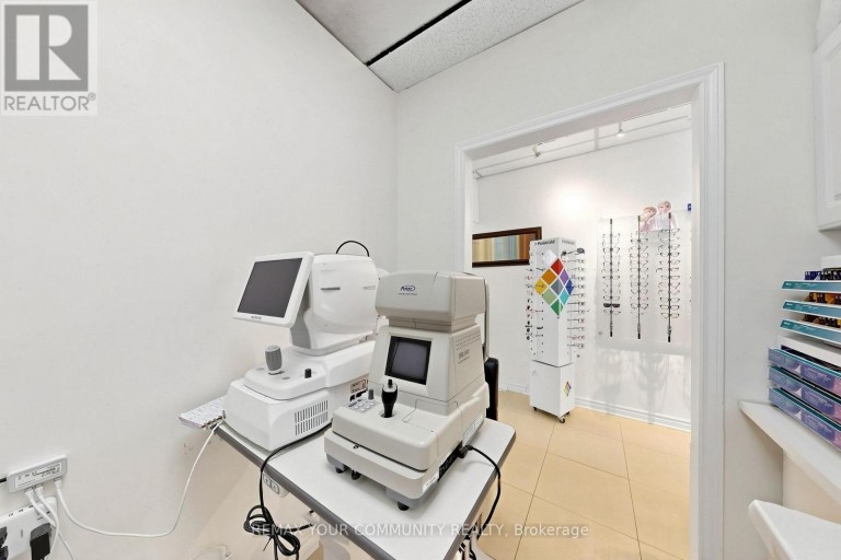 8181 YONGE STREET, Markham (Royal Orchard), Ontario, L3T2C6