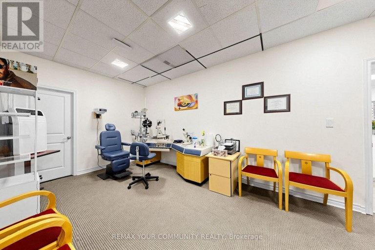 8181 YONGE STREET, Markham (Royal Orchard), Ontario, L3T2C6