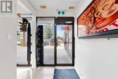 8181 YONGE STREET Markham (Royal Orchard) Ontario photo 3