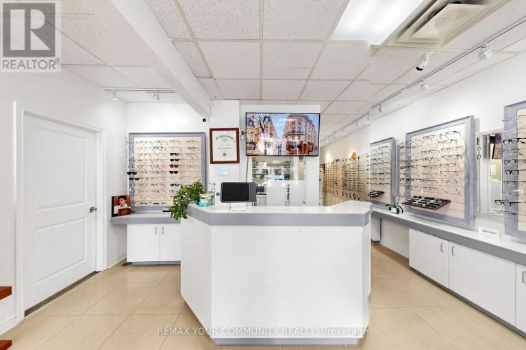 8181 YONGE STREET, Markham (Royal Orchard), Ontario, L3T2C6