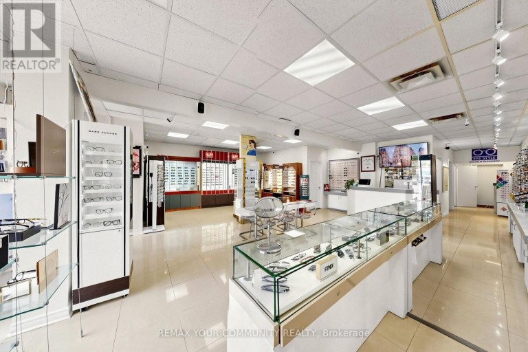 8181 YONGE STREET, Markham (Royal Orchard), Ontario, L3T2C6