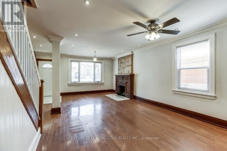 26 GRANDVILLE AVENUE, Toronto (Rockcliffe-Smythe), Ontario, M6N4T9