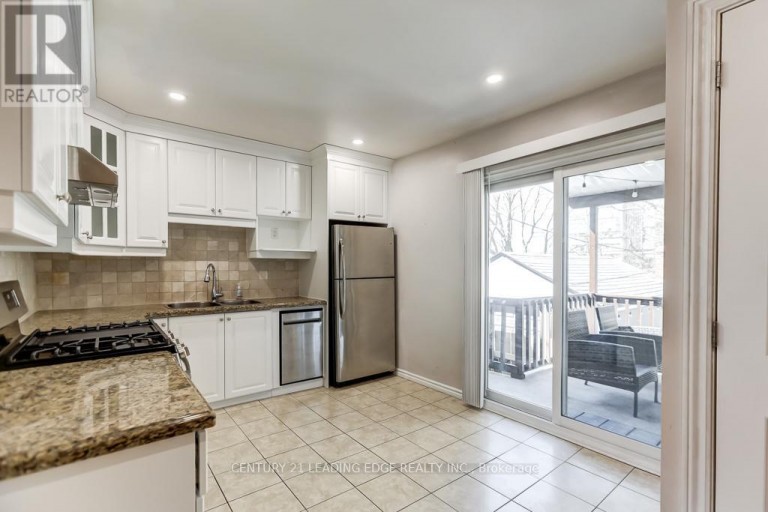 26 GRANDVILLE AVENUE, Toronto (Rockcliffe-Smythe), Ontario, M6N4T9