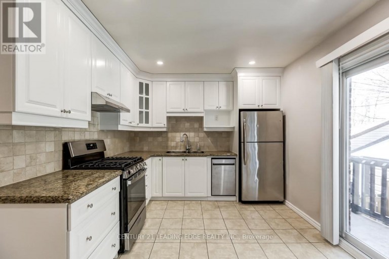 26 GRANDVILLE AVENUE, Toronto (Rockcliffe-Smythe), Ontario, M6N4T9