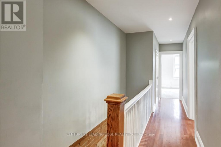 26 GRANDVILLE AVENUE, Toronto (Rockcliffe-Smythe), Ontario, M6N4T9