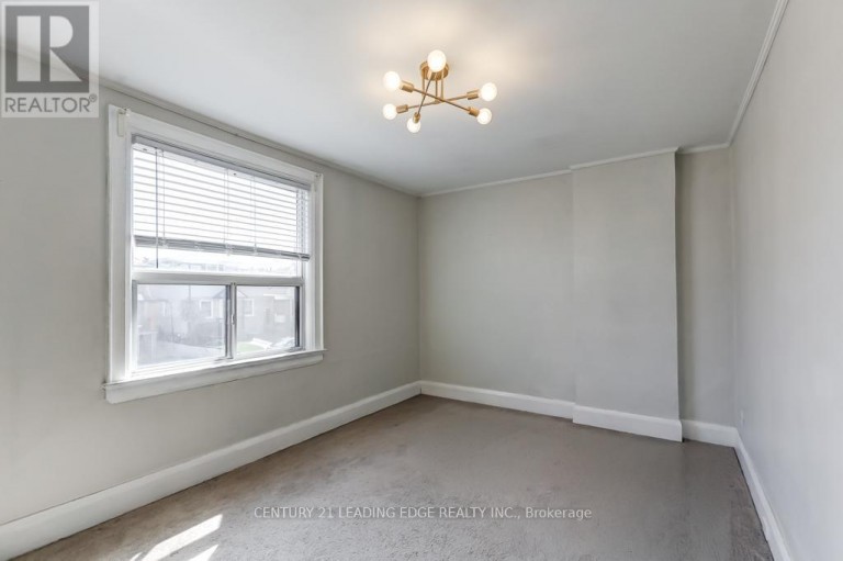 26 GRANDVILLE AVENUE, Toronto (Rockcliffe-Smythe), Ontario, M6N4T9