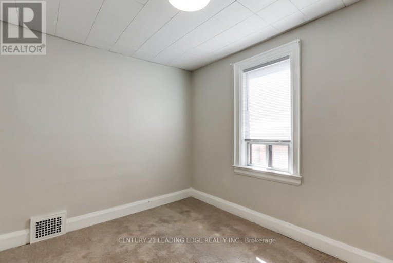 26 GRANDVILLE AVENUE, Toronto (Rockcliffe-Smythe), Ontario, M6N4T9