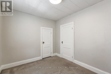 26 GRANDVILLE AVENUE Toronto (Rockcliffe-Smythe) Ontario photo 19