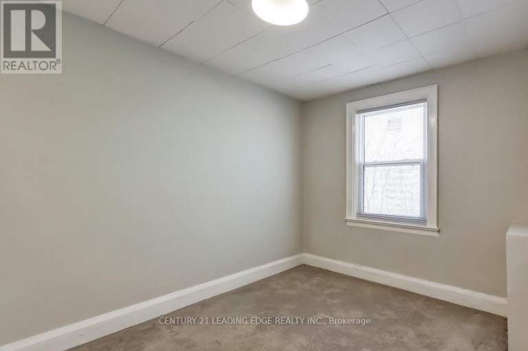 26 GRANDVILLE AVENUE, Toronto (Rockcliffe-Smythe), Ontario, M6N4T9
