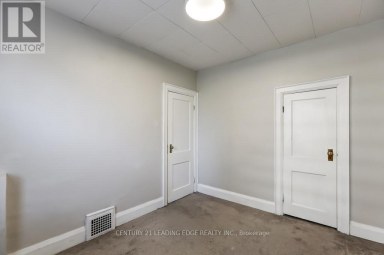 26 GRANDVILLE AVENUE Toronto (Rockcliffe-Smythe) Ontario photo 21