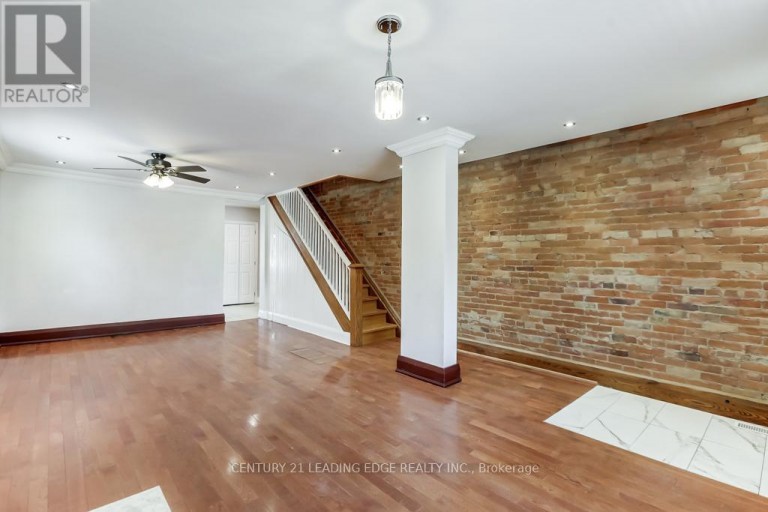 26 GRANDVILLE AVENUE, Toronto (Rockcliffe-Smythe), Ontario, M6N4T9