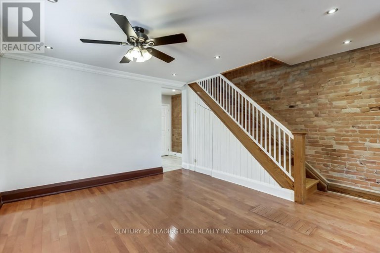 26 GRANDVILLE AVENUE, Toronto (Rockcliffe-Smythe), Ontario, M6N4T9