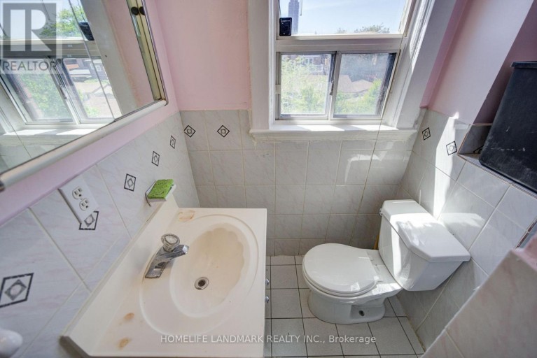 19 ARMSTRONG AVENUE, Toronto (Dovercourt-Wallace Emerson-Junction), Ontario, M6H1V9