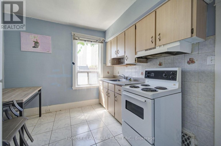 19 ARMSTRONG AVENUE, Toronto (Dovercourt-Wallace Emerson-Junction), Ontario, M6H1V9