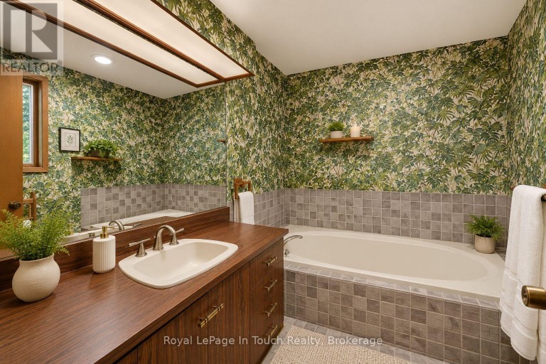 54 LACKIE CRESCENT, Tiny, Ontario, L0L2J0