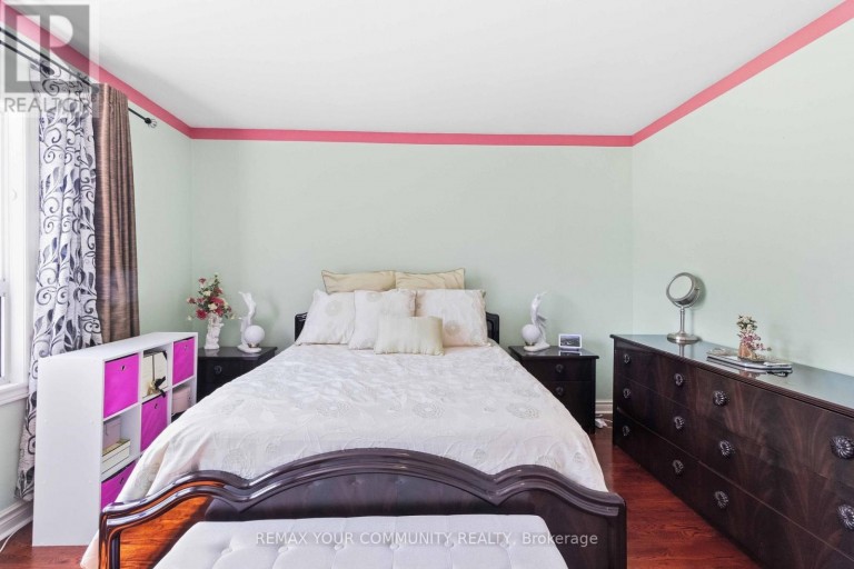 32 KIRKNEWTON ROAD, Toronto (Caledonia-Fairbank), Ontario, M6E3Y1