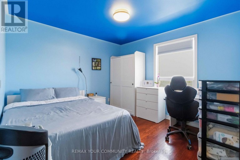32 KIRKNEWTON ROAD, Toronto (Caledonia-Fairbank), Ontario, M6E3Y1