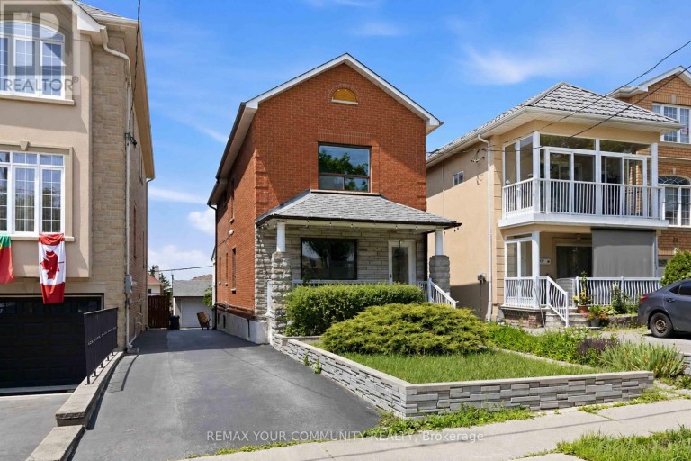 32 KIRKNEWTON ROAD, Toronto (Caledonia-Fairbank), Ontario, M6E3Y1