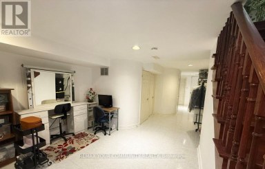 32 KIRKNEWTON ROAD Toronto (Caledonia-Fairbank) Ontario photo 24