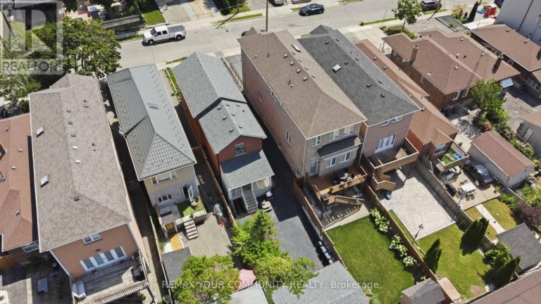 32 KIRKNEWTON ROAD, Toronto (Caledonia-Fairbank), Ontario, M6E3Y1