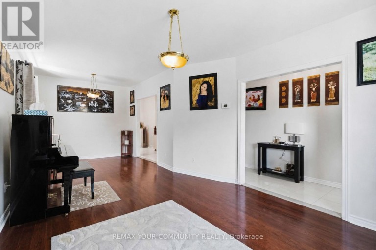 32 KIRKNEWTON ROAD, Toronto (Caledonia-Fairbank), Ontario, M6E3Y1