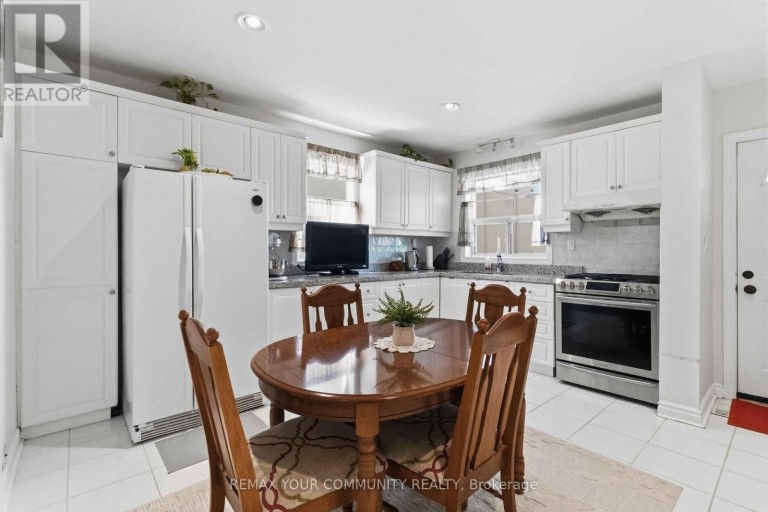 32 KIRKNEWTON ROAD, Toronto (Caledonia-Fairbank), Ontario, M6E3Y1