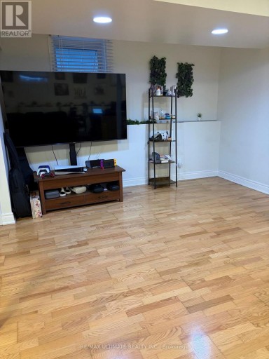 BSMT - 34 PETERBOROUGH AVENUE, Toronto (Corso Italia-Davenport), Ontario, M6H2K7