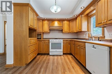 411 ST ANDREW Street Port Dover Ontario photo 14