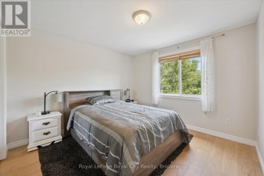 220 CARRINGTON DRIVE Guelph (Kortright West) Ontario photo 16