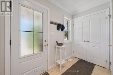 220 CARRINGTON DRIVE Guelph (Kortright West) Ontario photo 3