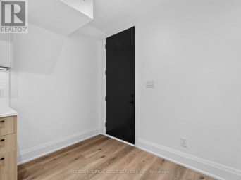 UNIT 5 - 28 NORCROSS ROAD Toronto (Clanton Park) Ontario photo 12