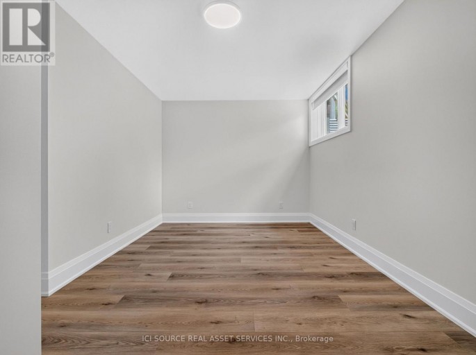 UNIT 5 - 28 NORCROSS ROAD, Toronto (Clanton Park), Ontario, M3H2R4