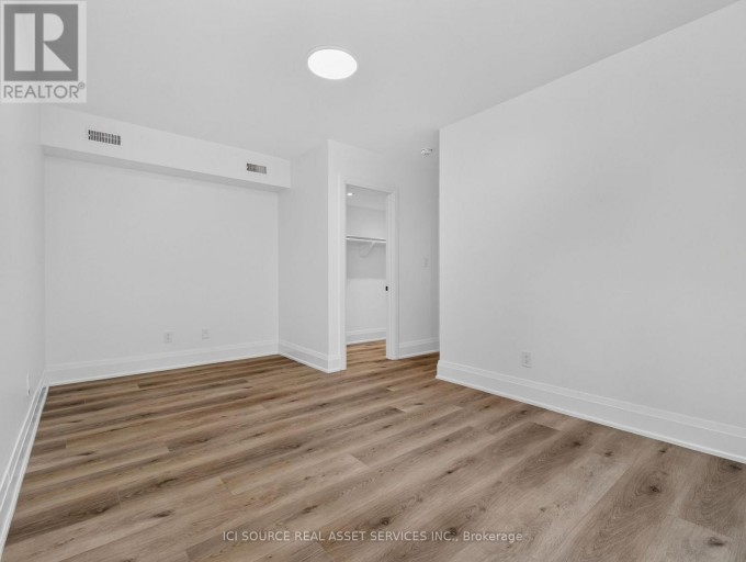 UNIT 5 - 28 NORCROSS ROAD, Toronto (Clanton Park), Ontario, M3H2R4