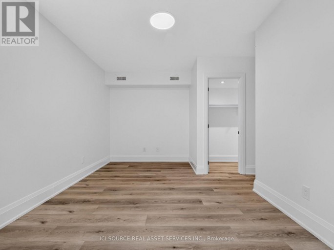 UNIT 5 - 28 NORCROSS ROAD, Toronto (Clanton Park), Ontario, M3H2R4
