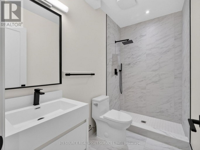 UNIT 5 - 28 NORCROSS ROAD, Toronto (Clanton Park), Ontario, M3H2R4