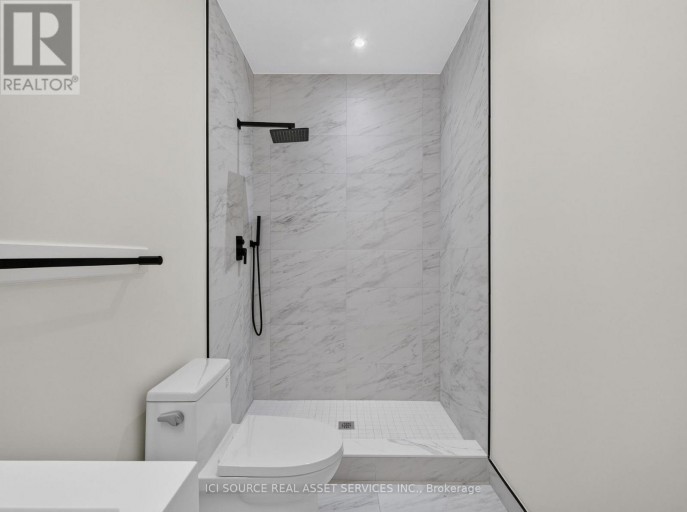 UNIT 5 - 28 NORCROSS ROAD, Toronto (Clanton Park), Ontario, M3H2R4