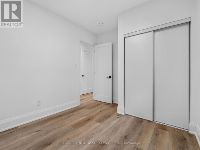 UNIT 5 - 28 NORCROSS ROAD, Toronto (Clanton Park), Ontario, M3H2R4