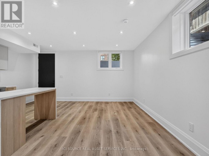 UNIT 5 - 28 NORCROSS ROAD, Toronto (Clanton Park), Ontario, M3H2R4