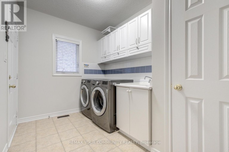 76 IVY GLEN DRIVE, Vaughan (Patterson), Ontario, L6A0P2