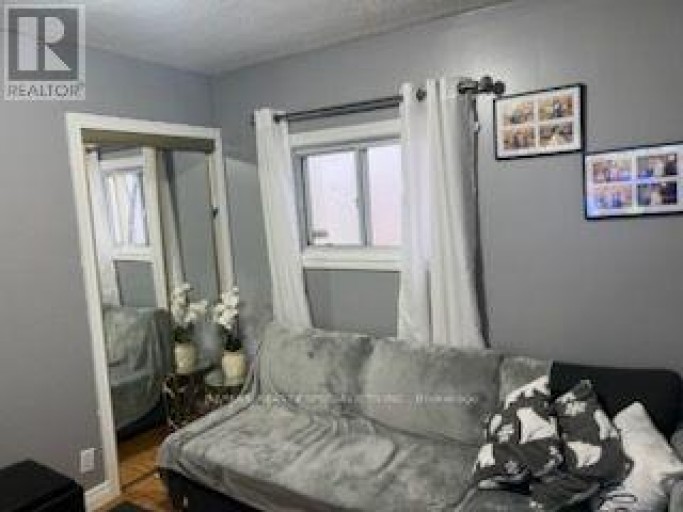 85 CORBETT AVENUE, Toronto (Rockcliffe-Smythe), Ontario, M6N1V3