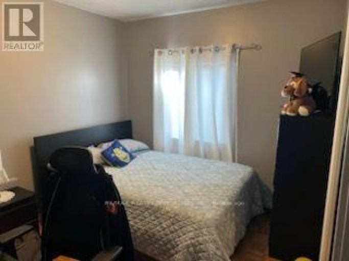 85 CORBETT AVENUE, Toronto (Rockcliffe-Smythe), Ontario, M6N1V3