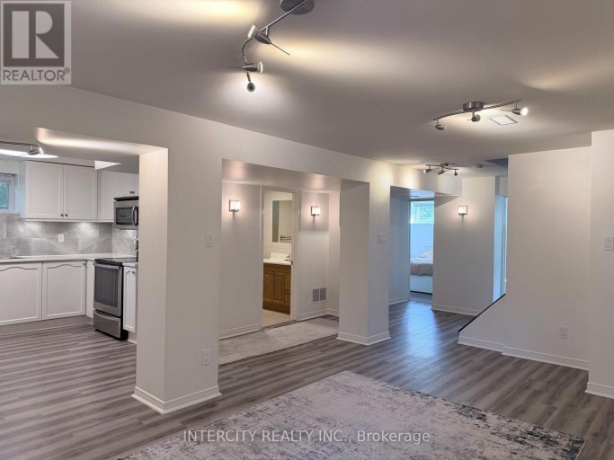 36 STRATHBURN BOULEVARD, Toronto (Humberlea-Pelmo Park), Ontario, M9M2K3