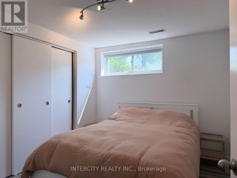 36 STRATHBURN BOULEVARD Toronto (Humberlea-Pelmo Park) Ontario photo 12