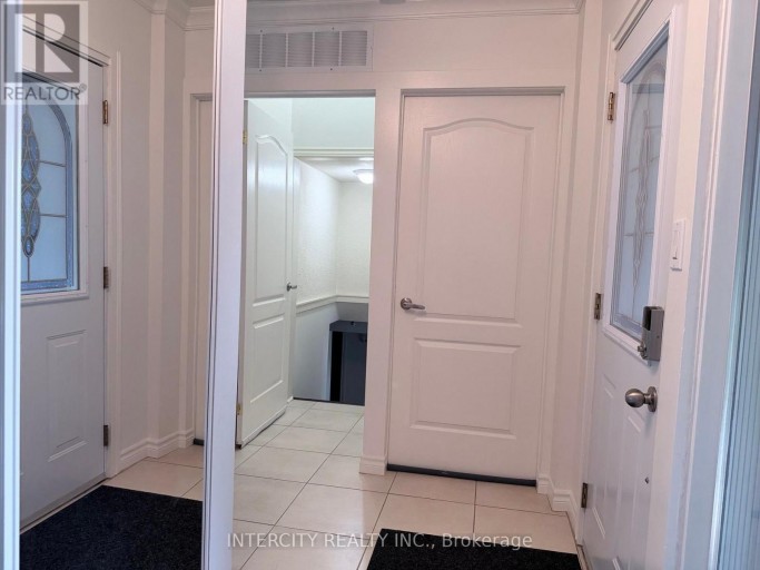 36 STRATHBURN BOULEVARD, Toronto (Humberlea-Pelmo Park), Ontario, M9M2K3
