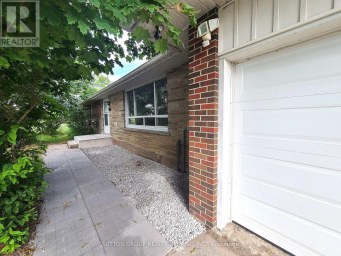998 KING ROAD King Ontario photo 1