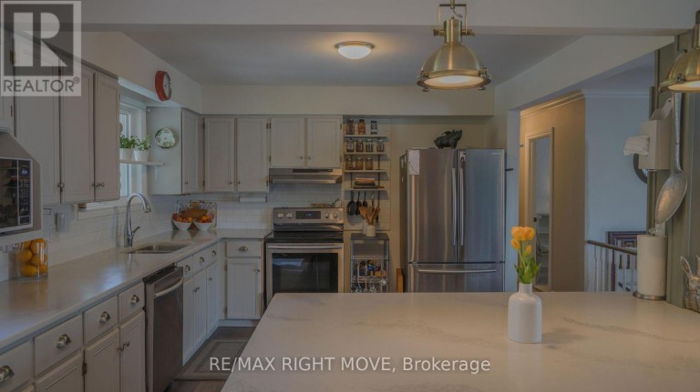 424 HOMEWOOD AVENUE, Orillia, Ontario, L3V3K8